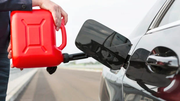 Доставка бензина в СПб и ЛО: подвоз топлива - бензина и дизеля к машине